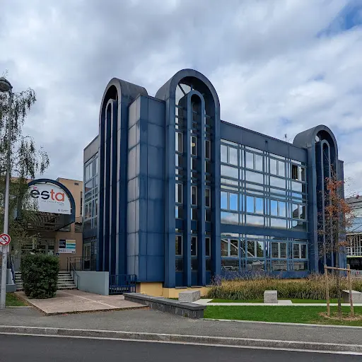 Esta - École Supérieure des Technologies et des Affaires