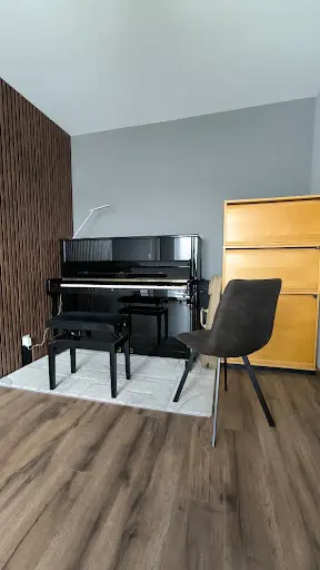Studio Piano 18