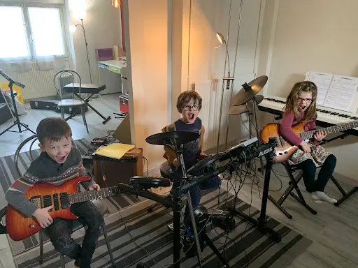 Fa Dièse ( Éveil Musical et Guitare)
