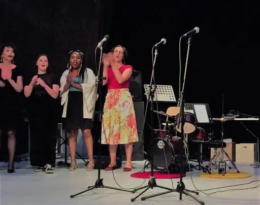 l'& Music Cours de Chant/ Piano / Flûte...chorale et Stages de Chant