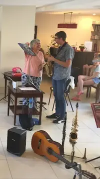 Jehan Marie-hélène, Prof de Clarinette, Saxo, Flûte, Piano, Guitare, Batterie, Musicothérapeute Clinicienne