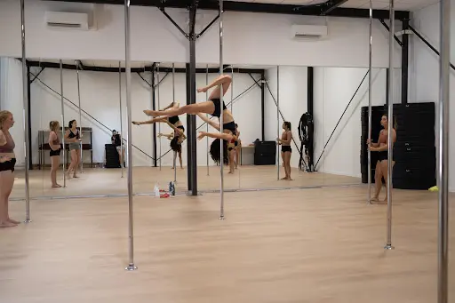 l'Envolée Pole Dance Studio