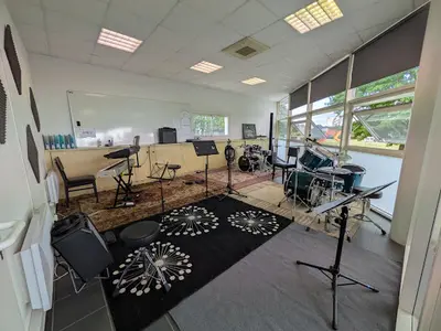 Music N Roll School