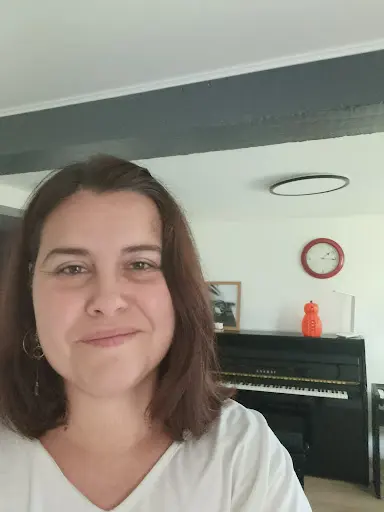 Je Joue du Piano et du Violon Avec Sonia