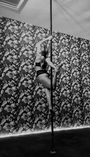 Nora Baah Pole Dance
