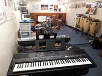 École de Musique de Batterie,djembé,percussions,piano,chant Thierry Soursas le Mans