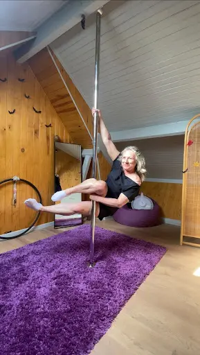 Yely In The Air - Pole Dance et Souplesse