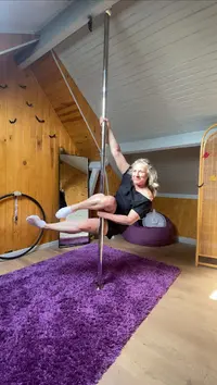Yely In The Air - Pole Dance et Souplesse