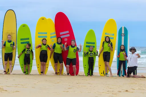 Natura Surf School – École de Surf & Surfshop À Léon