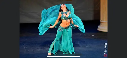 Les Roses du Djenaa Danse Orientale Avec Iman Fernandez