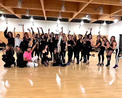 Ecole de Danse - R Heels Dance