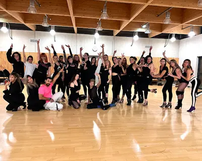 Ecole de Danse - R Heels Dance