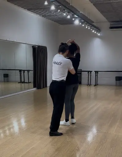 École de Danse Solos & Latines - Heels, Reggaeton, Afro - Salsanueva Paris