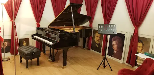 Ecole du Piano et du Chant Autrement/cours de Piano et Location de Studios de Répétition et Studios Équipés de 2 Pianos