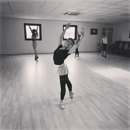 Anissa Seraï | Cours de Fit, Danse, Pilates