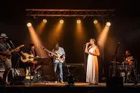 Decibels Saint-lys. Cours de Guitare, Chant, Coaching Vocal, Bilan Vocal. Ateliers Chant À Partir de 7 Ans. Stages À Thème.