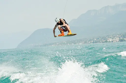 W School - École de Wakesurf, Wakeboard, Foil, Ski Nautique À Thonon-les-bains